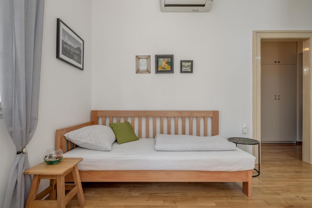 Apartment Dinka With Terrace Split Exterior photo