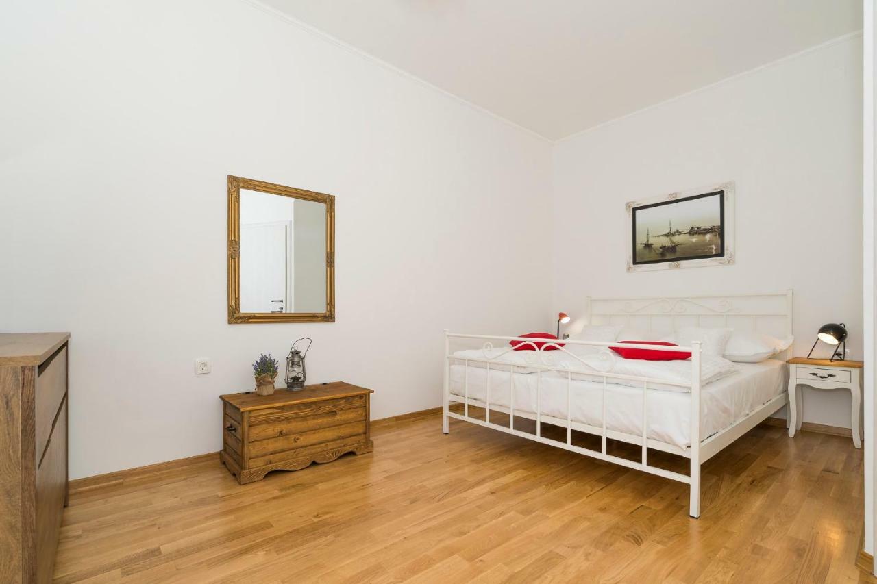 Apartment Dinka With Terrace Split Exterior photo